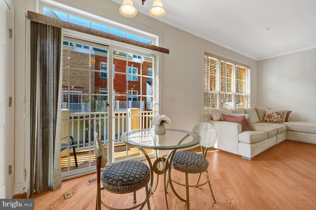 120 FORTNIGHTLY BLVD, Herndon, VA 20170