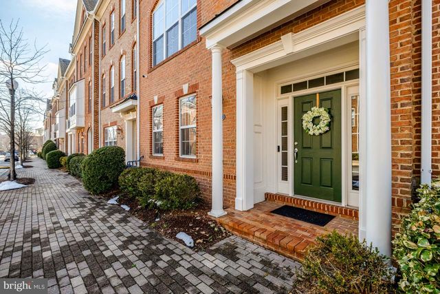 120 FORTNIGHTLY BLVD, Herndon, VA 20170
