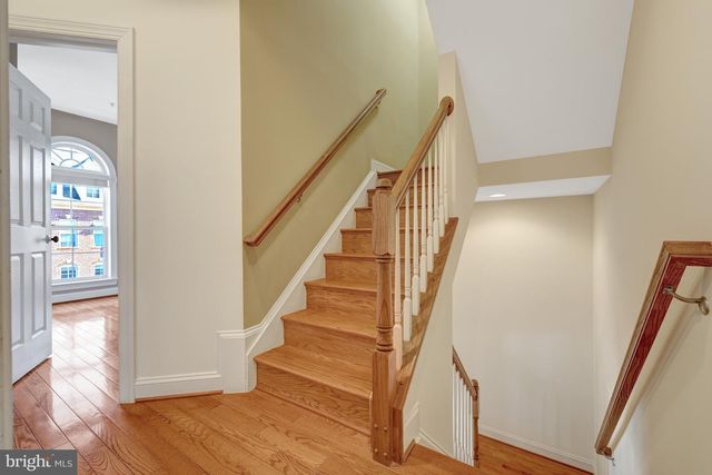 120 FORTNIGHTLY BLVD, Herndon, VA 20170