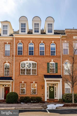 120 FORTNIGHTLY BLVD, Herndon, VA 20170