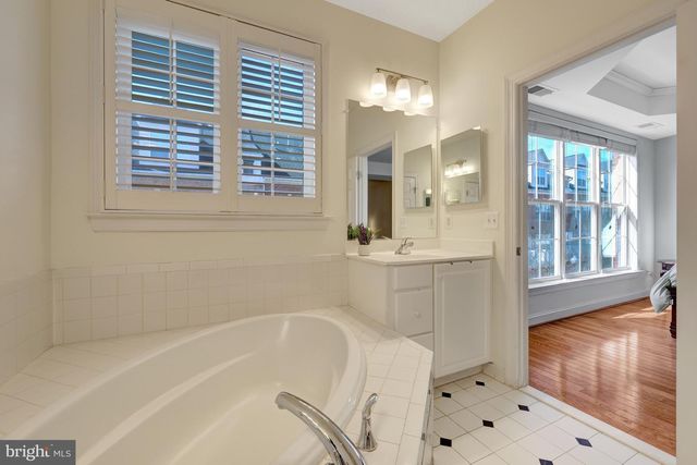 120 FORTNIGHTLY BLVD, Herndon, VA 20170