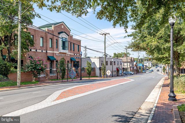 120 FORTNIGHTLY BLVD, Herndon, VA 20170