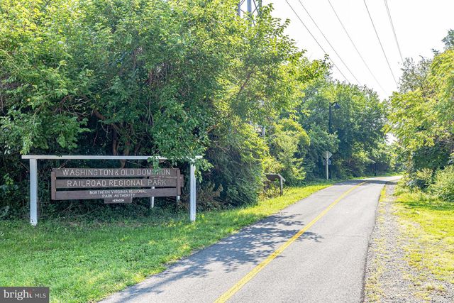 120 FORTNIGHTLY BLVD, Herndon, VA 20170