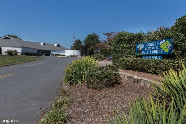 120 FORTNIGHTLY BLVD, Herndon, VA 20170