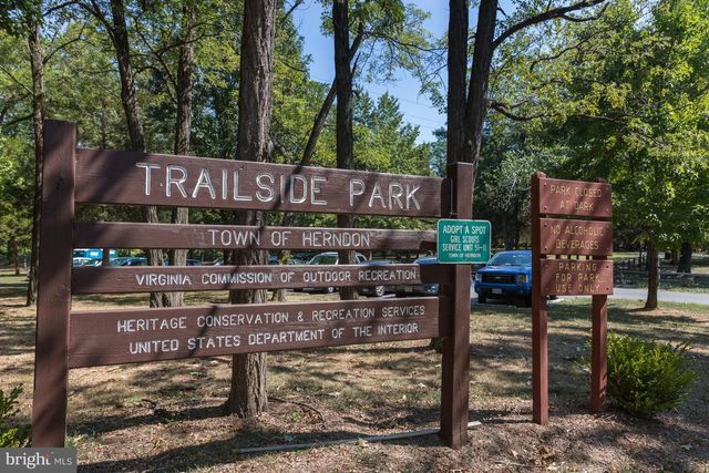 120 FORTNIGHTLY BLVD, Herndon, VA 20170