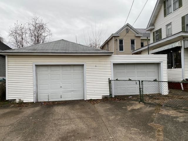 2457 8th Ave, Huntington, WV 25703