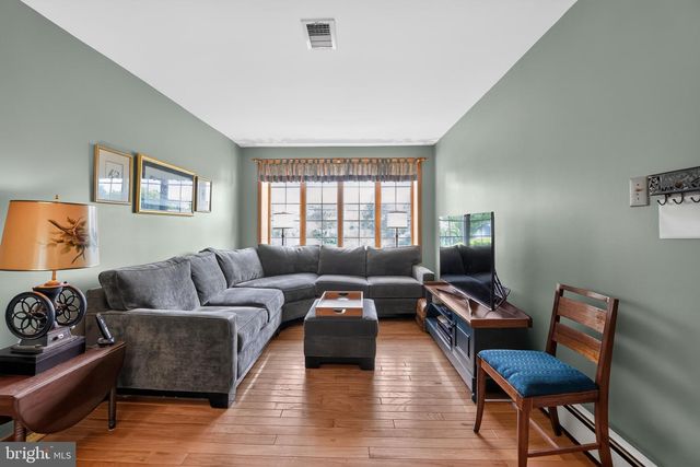 18 HOLLAND DR, Chalfont, PA 18914
