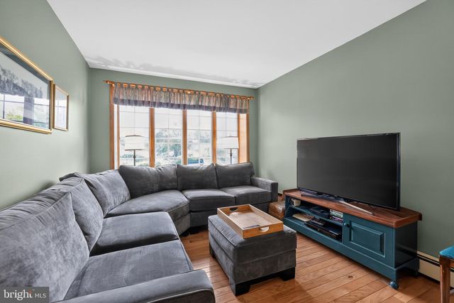 18 HOLLAND DR, Chalfont, PA 18914