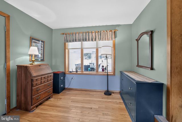 18 HOLLAND DR, Chalfont, PA 18914