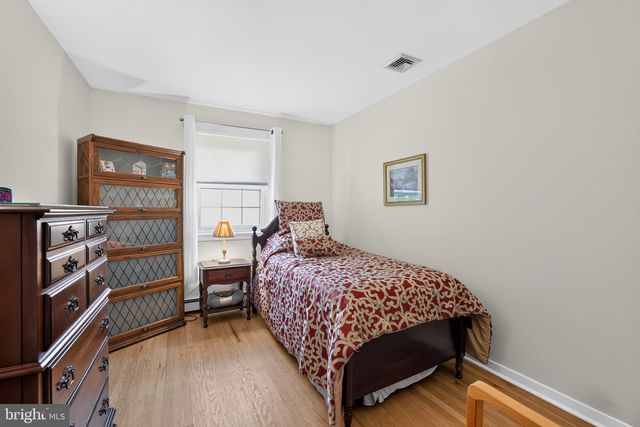 18 HOLLAND DR, Chalfont, PA 18914