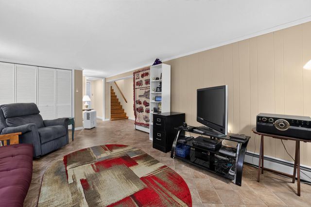 18 HOLLAND DR, Chalfont, PA 18914