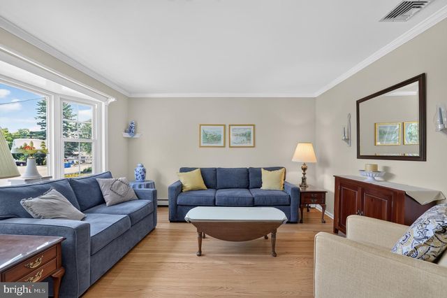 18 HOLLAND DR, Chalfont, PA 18914