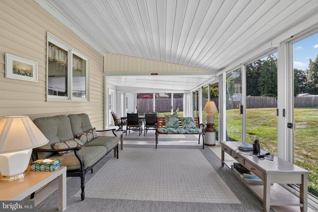 18 HOLLAND DR, Chalfont, PA 18914
