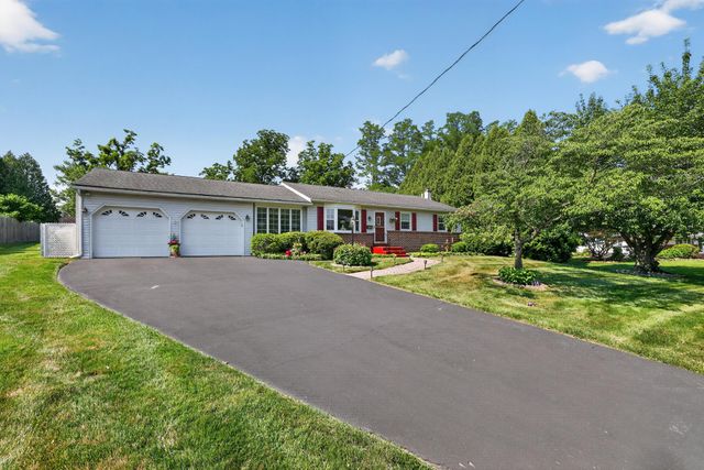 18 HOLLAND DR, Chalfont, PA 18914