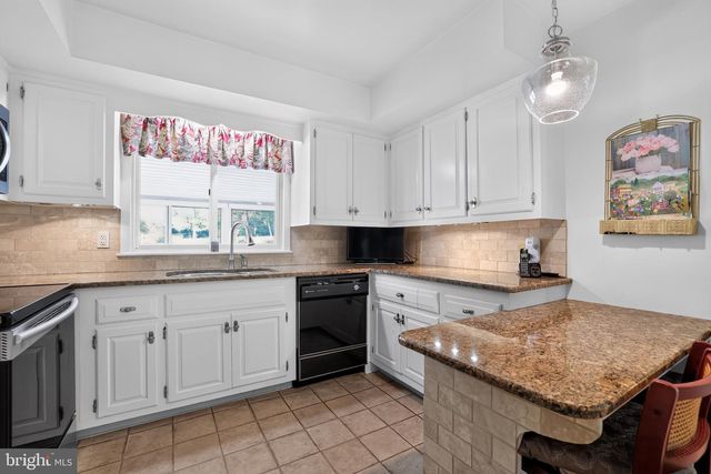 18 HOLLAND DR, Chalfont, PA 18914
