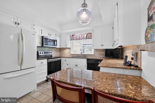18 HOLLAND DR, Chalfont, PA 18914