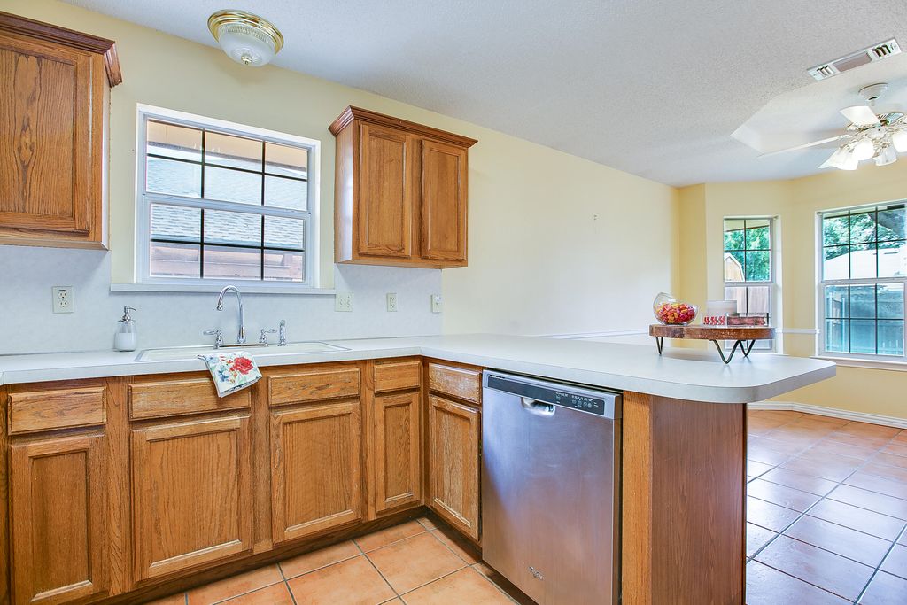 Image 11 of property listing at 3237 Maplewood Drive, San Angelo, TX 76904