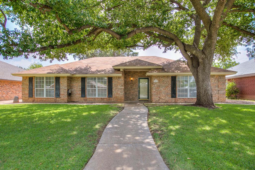 Image 2 of property listing at 3237 Maplewood Drive, San Angelo, TX 76904