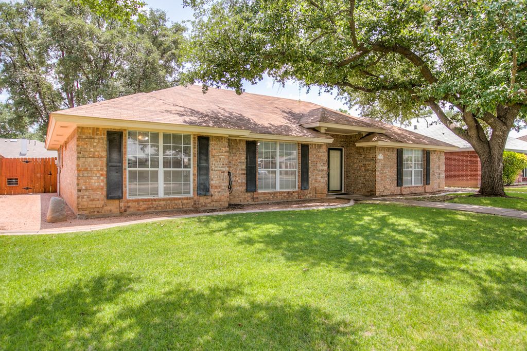 Image 4 of property listing at 3237 Maplewood Drive, San Angelo, TX 76904