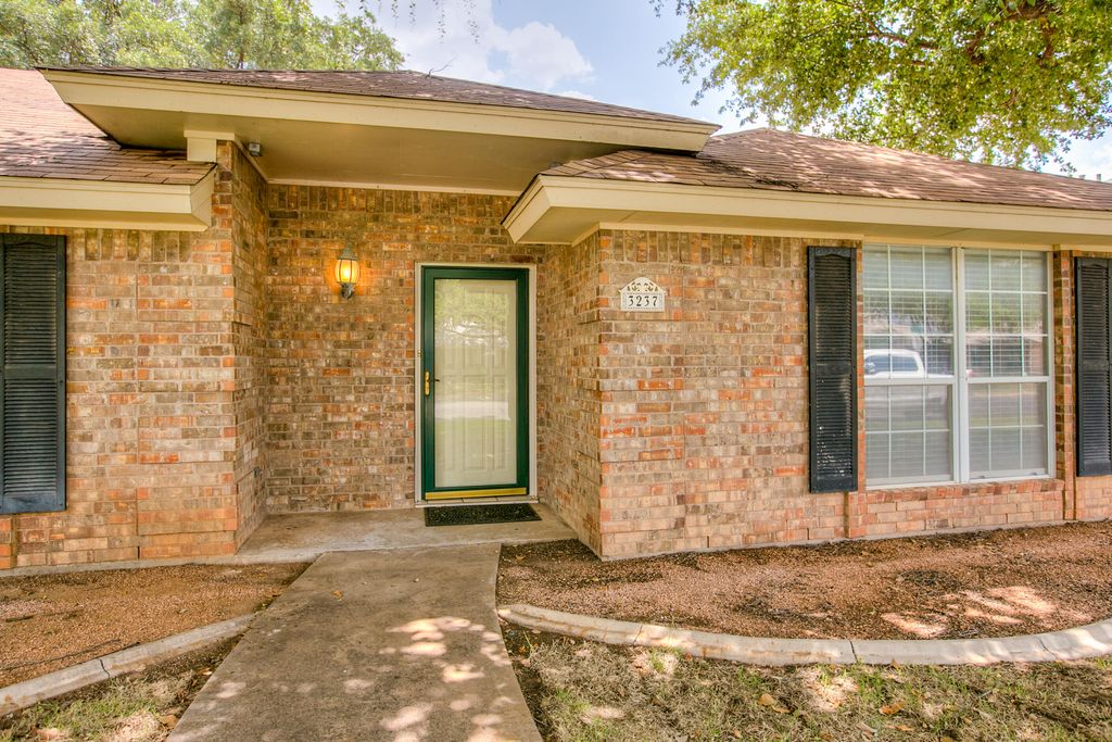 Image 5 of property listing at 3237 Maplewood Drive, San Angelo, TX 76904
