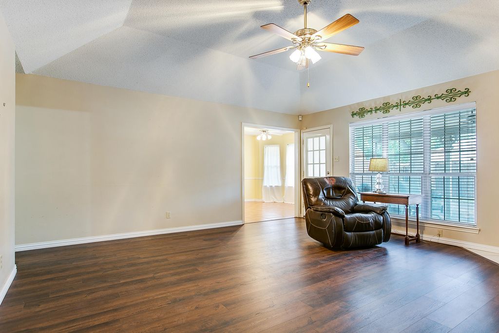Image 6 of property listing at 3237 Maplewood Drive, San Angelo, TX 76904