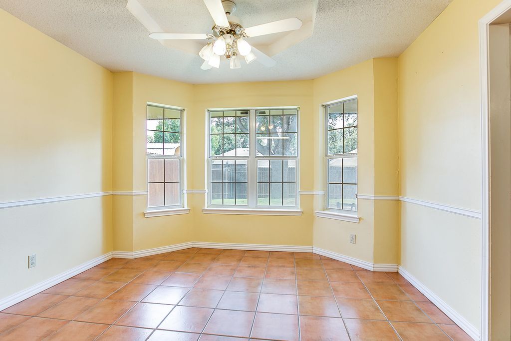 Image 9 of property listing at 3237 Maplewood Drive, San Angelo, TX 76904