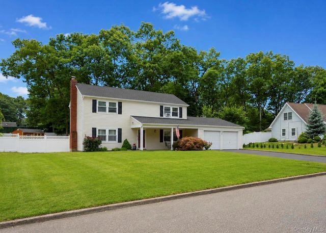 4 Beaverdale Lane, Stony Brook, NY 11790
