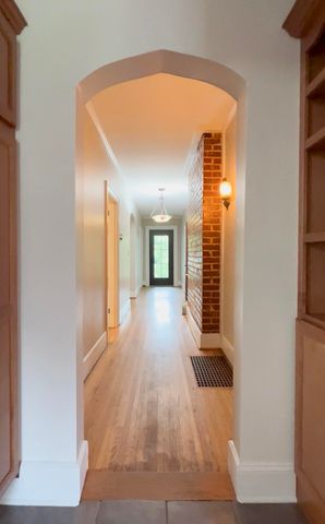2100 Ridgewood Drive, Chattanooga, TN 37404