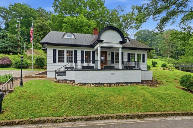 2100 Ridgewood Drive, Chattanooga, TN 37404