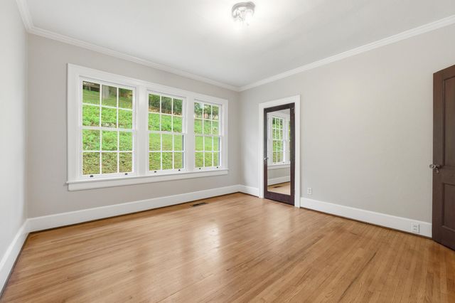 2100 Ridgewood Drive, Chattanooga, TN 37404