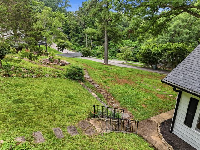 2100 Ridgewood Drive, Chattanooga, TN 37404