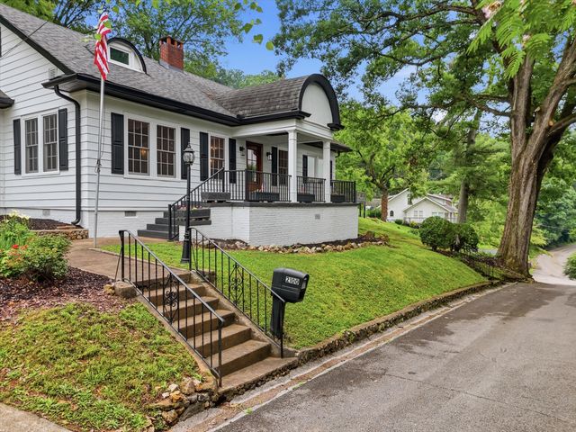 2100 Ridgewood Drive, Chattanooga, TN 37404