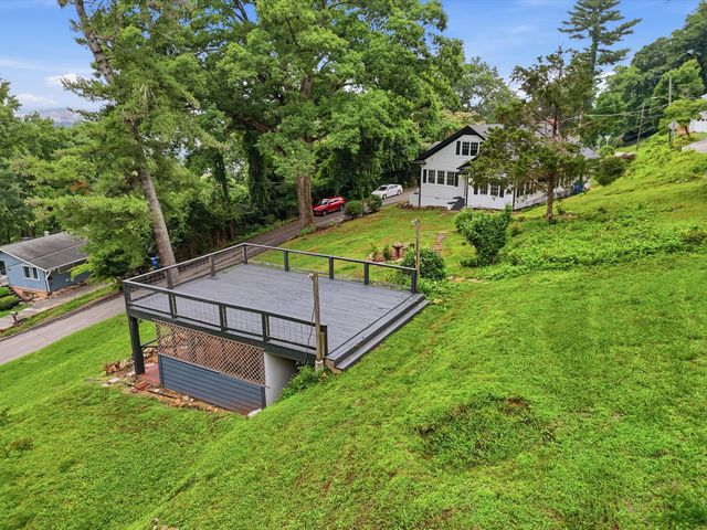 2100 Ridgewood Drive, Chattanooga, TN 37404