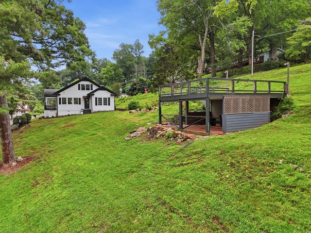 2100 Ridgewood Drive, Chattanooga, TN 37404