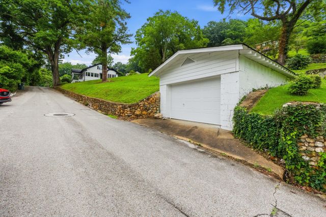 2100 Ridgewood Drive, Chattanooga, TN 37404