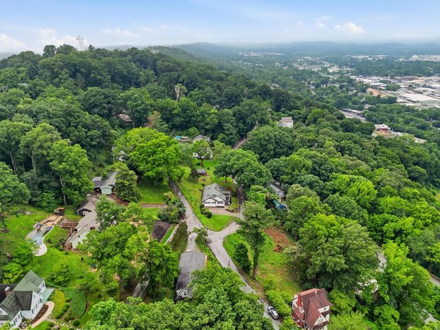 2100 Ridgewood Drive, Chattanooga, TN 37404