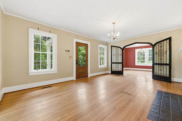 2100 Ridgewood Drive, Chattanooga, TN 37404