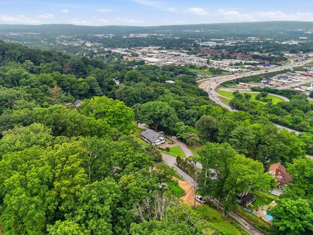 2100 Ridgewood Drive, Chattanooga, TN 37404