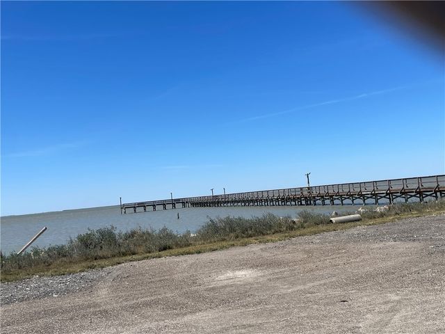156 Sweet Bay Dr, Rockport, TX 78382