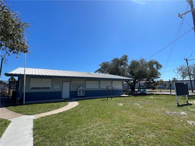 156 Sweet Bay Dr, Rockport, TX 78382