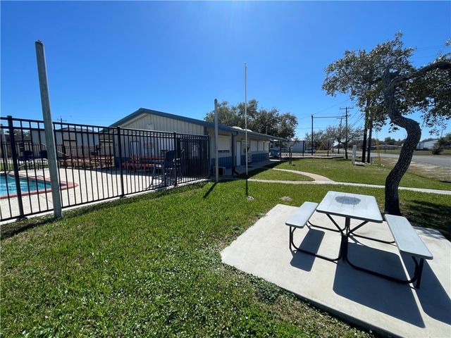 156 Sweet Bay Dr, Rockport, TX 78382