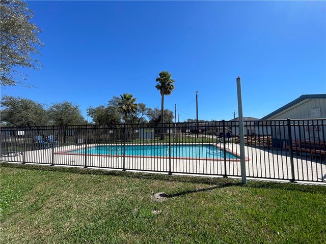 156 Sweet Bay Dr, Rockport, TX 78382