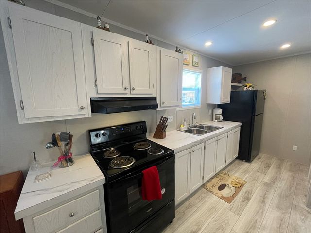 156 Sweet Bay Dr, Rockport, TX 78382