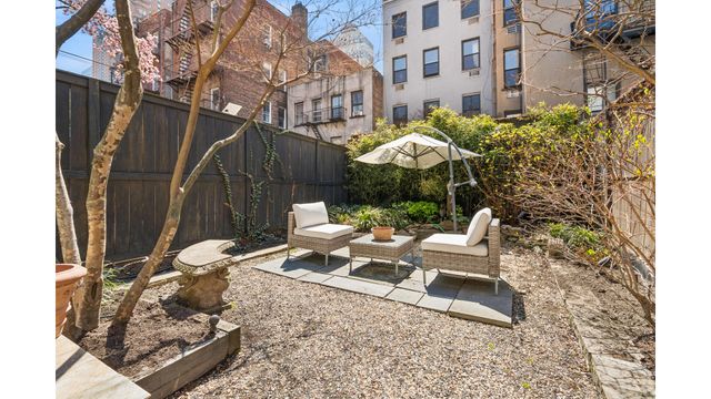 452 W 44TH Street, New York City, NY 10036