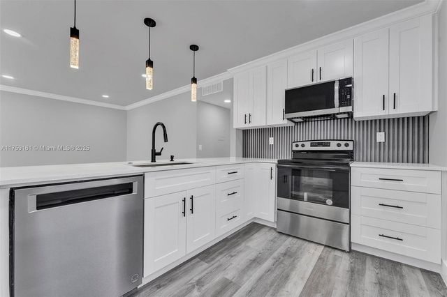 38 Flanders A 38, Delray Beach, FL 33484