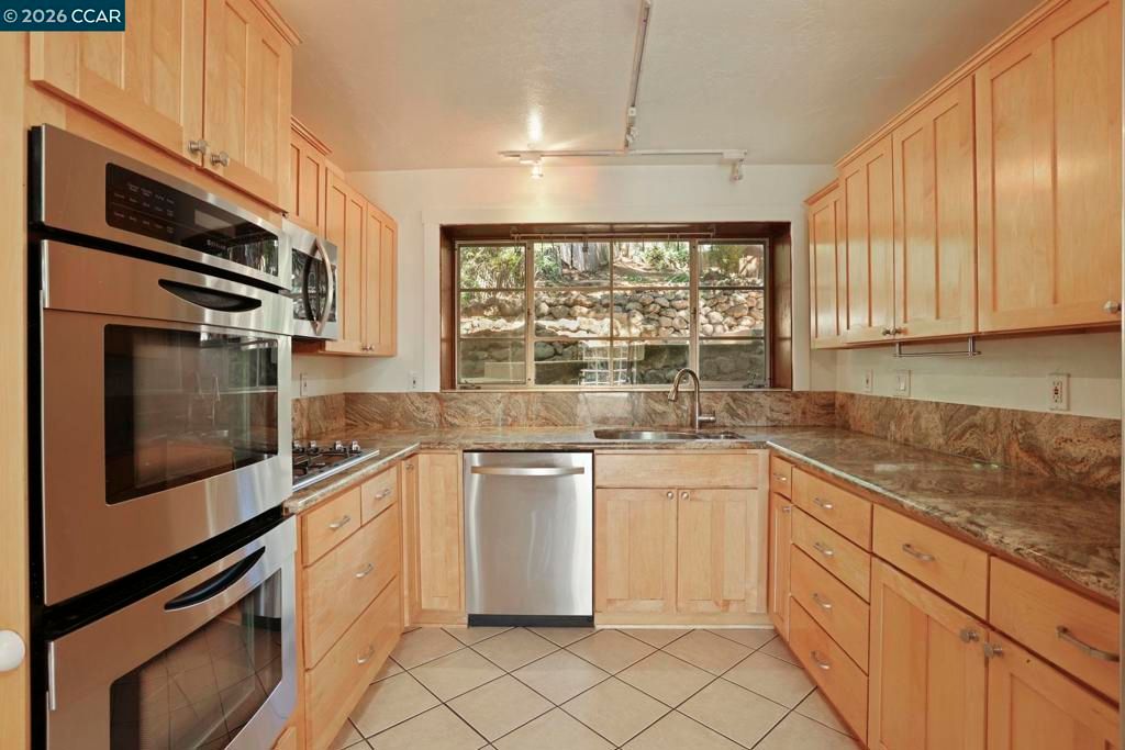 Image 11 of property listing at 5716 Merriewood Drive, Oakland, CA 94611