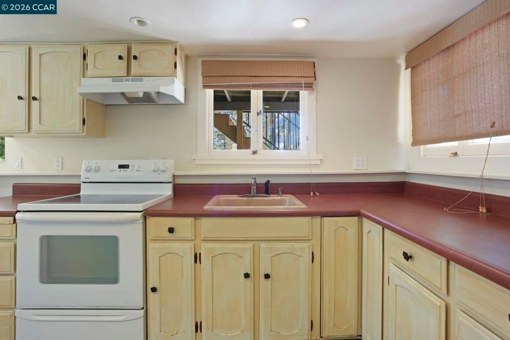 Image 26 of property listing at 5716 Merriewood Drive, Oakland, CA 94611