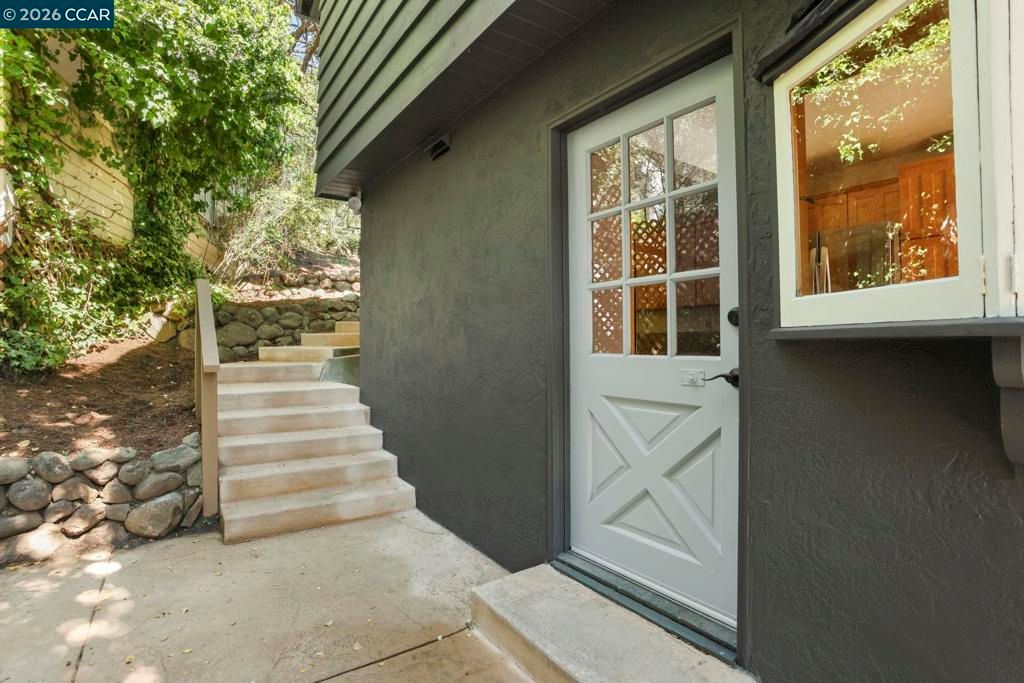 Image 6 of property listing at 5716 Merriewood Drive, Oakland, CA 94611