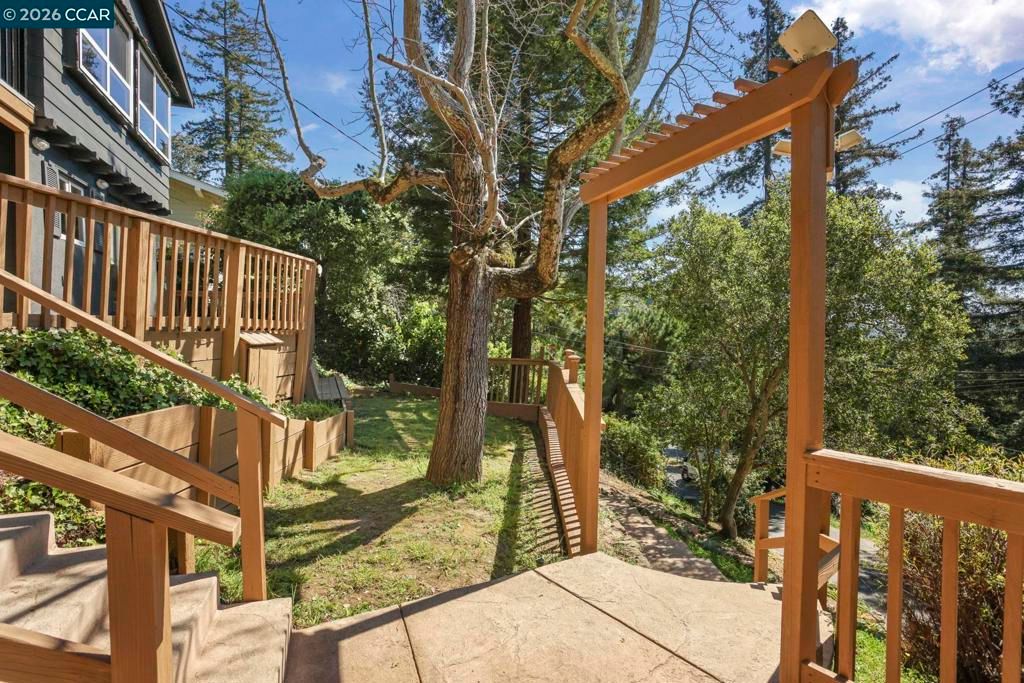 Image 7 of property listing at 5716 Merriewood Drive, Oakland, CA 94611