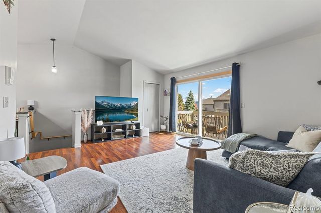 13886 Watersway Drive, Gibraltar, MI 48173